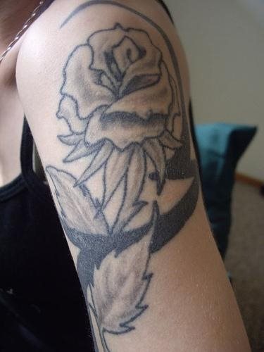 tatouage rose 1009