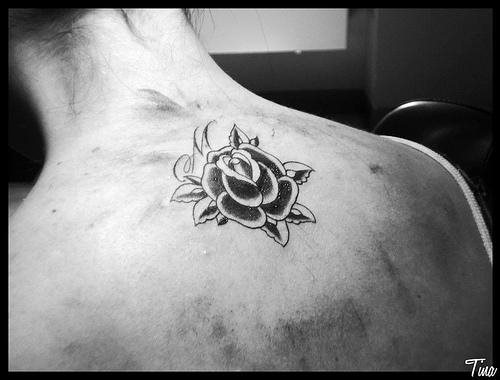 tatouage rose 1011