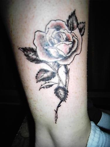 tatouage rose 1015