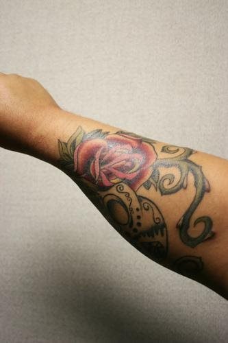 tatouage rose 1020