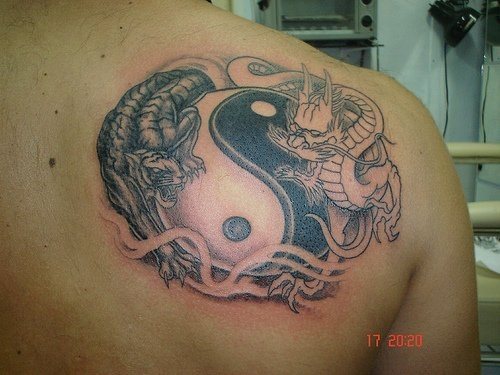 tatouage yin yang 1021