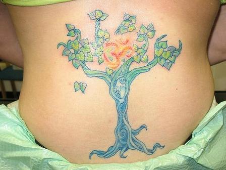 tatouage arbre 53