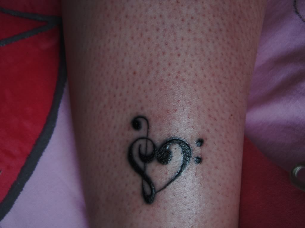 38 Tatouages de clefs : clef de fa et clef de sol