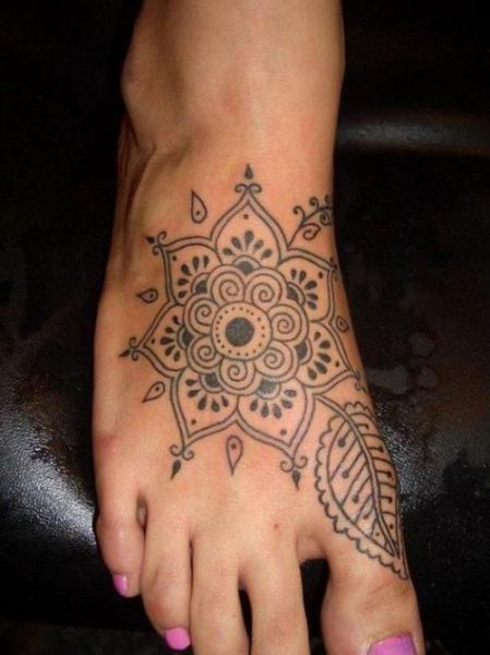 tatouage coup de pied 10