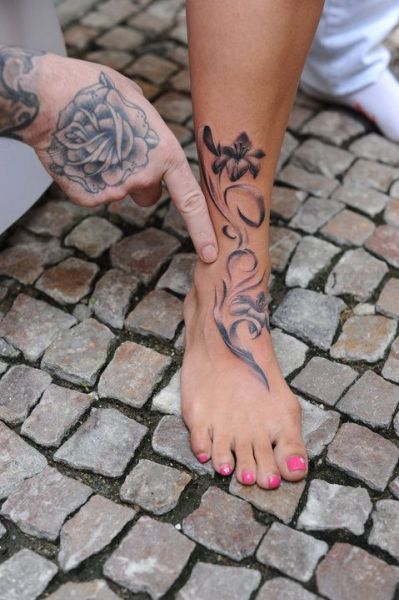 tatouage coup de pied 16