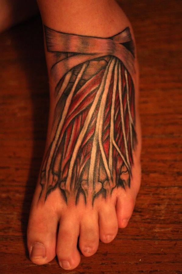 tatouage coup de pied 43