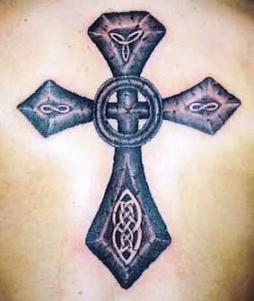 tatouage croix 49