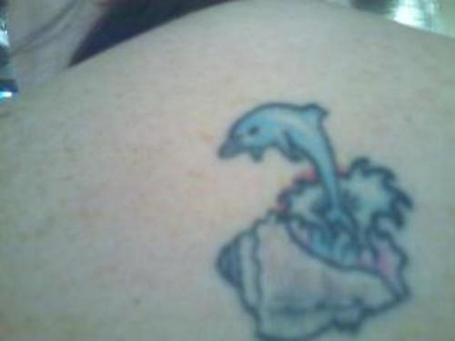 tatouage dauphin 39
