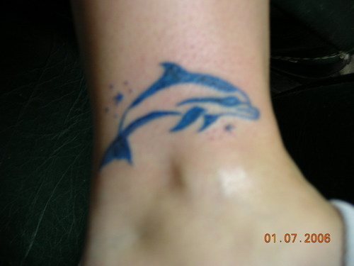 tatouage dauphin 51