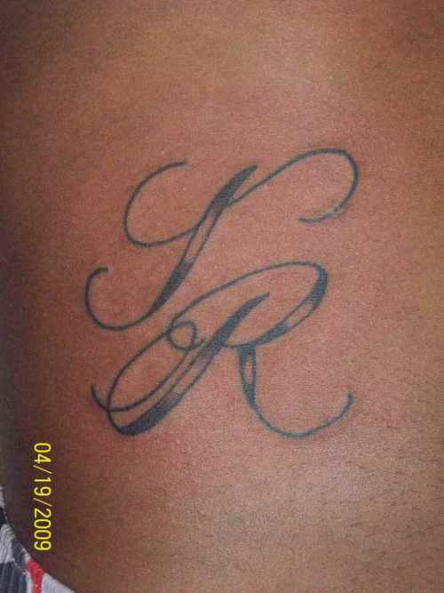 tatouage initiale 02