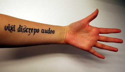 tatouage latin 39