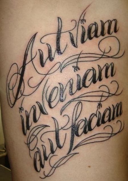 tatouage latin 42