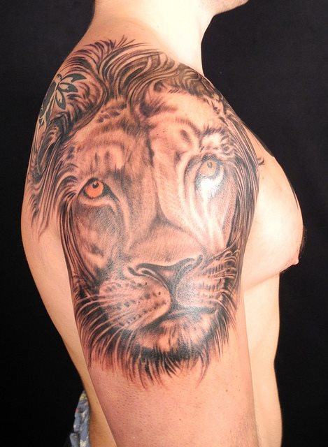 tatouage lion 17