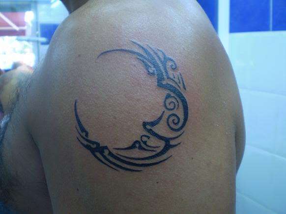 tatouage lune 24