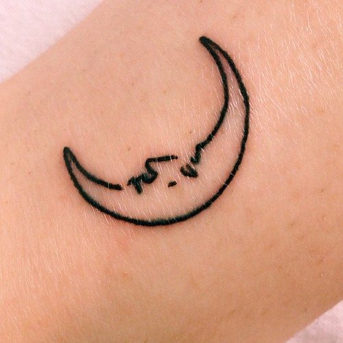 tatouage lune 38