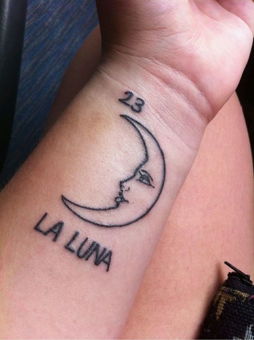 tatouage lune 43