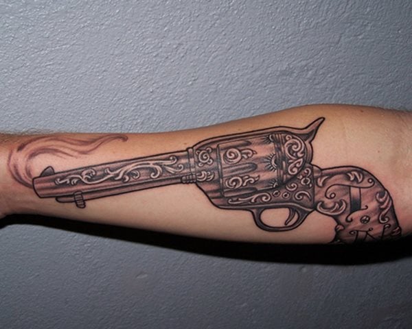 tatouage pistolet 23