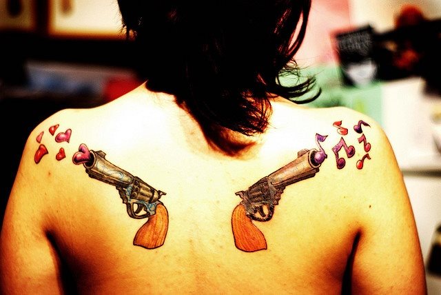 tatouage pistolet 37