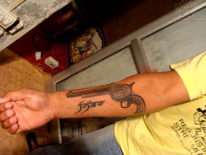 tatouage pistolet 46
