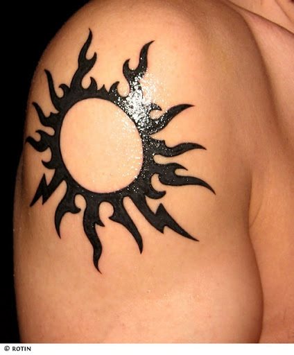 tatouage soleil 15