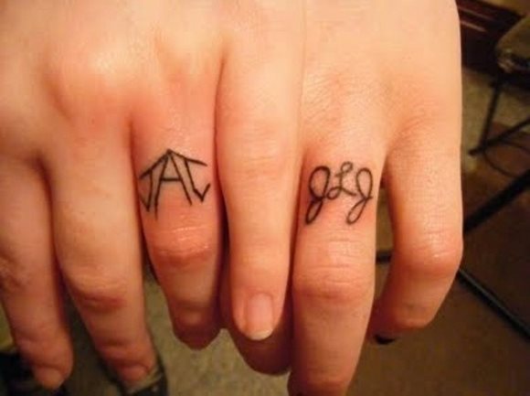 14 tatouage anneau couple