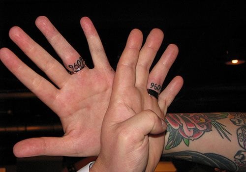 17 tatouage anneau couple