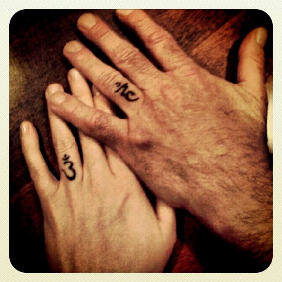27 tatouage anneau couple