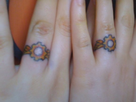 44 tatouage anneau couple