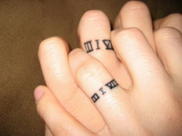 46 tatouage anneau couple