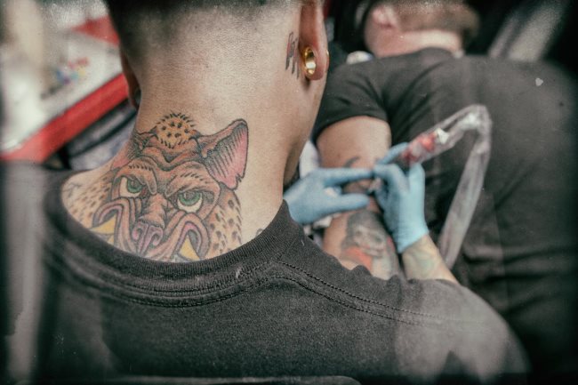 A quel point les tatouages sur le cou et la nuque sont-ils douloureux ?