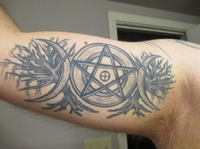 Que symbolise un tatouage païen?