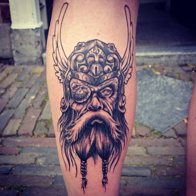 Que symbolise un tatouage viking?