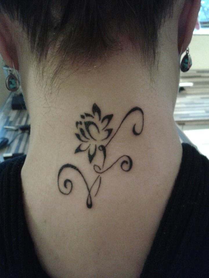 tatouage fleurs 33
