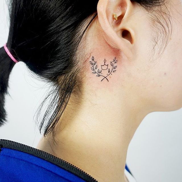 tatouage derriere oreille 41