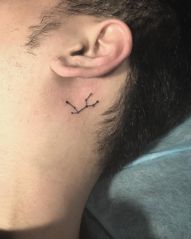 tatouage derriere oreille 97