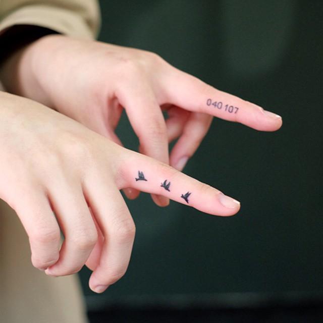 tatouage doigt 13