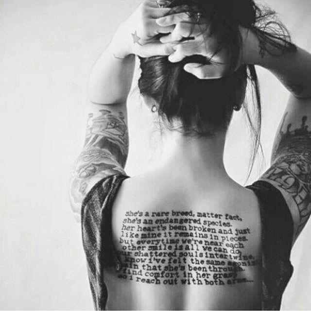 tatouage dos pour femme 09