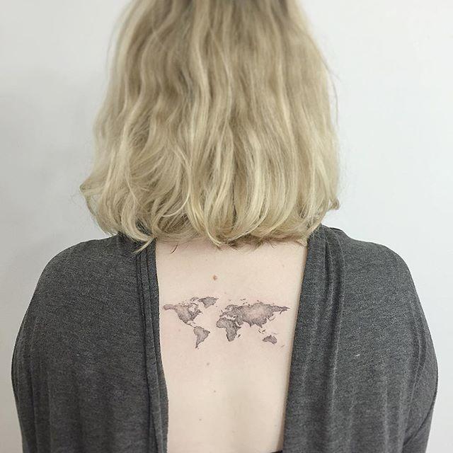 tatouage dos pour femme 199