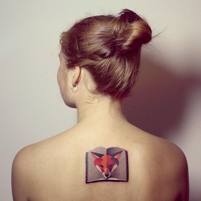 tatouage dos pour femme 27