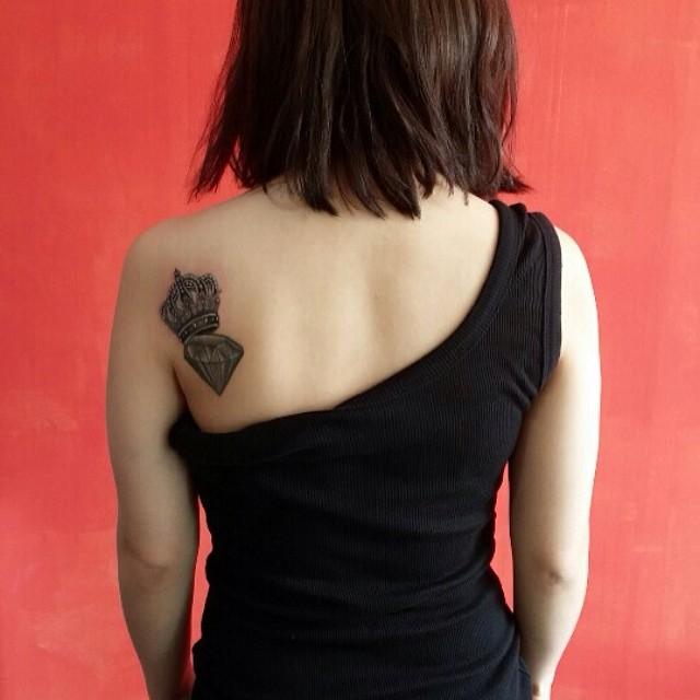 tatouage dos pour femme 31