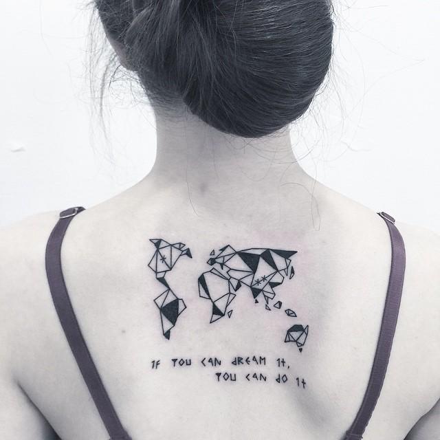 tatouage dos pour femme 49