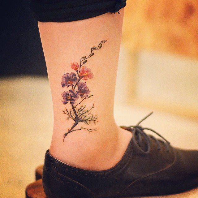 tatouage femme jambe 129