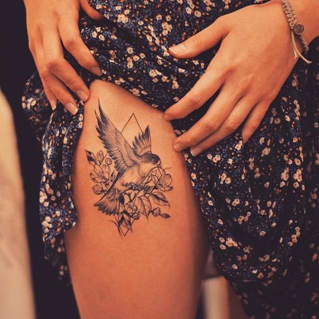 tatouage femme jambe 167