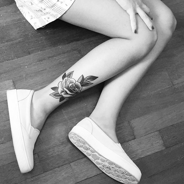 tatouage femme jambe 177