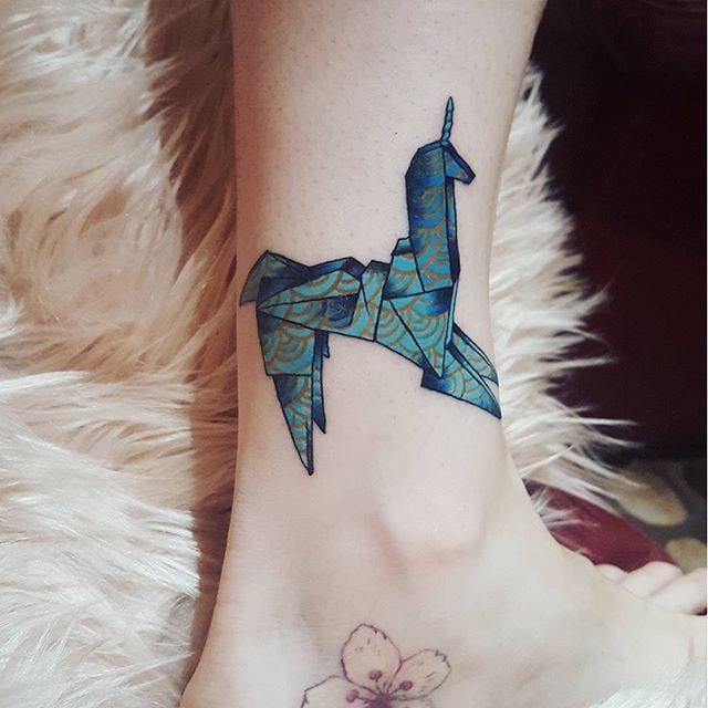 tatouage femme jambe 187