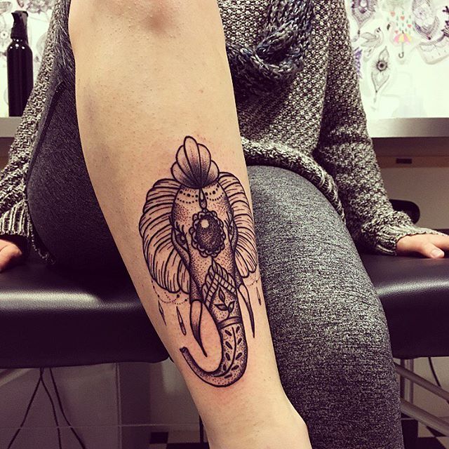 tatouage femme jambe 193