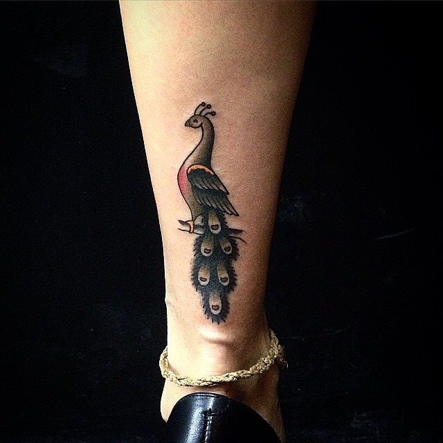 tatouage femme jambe 35