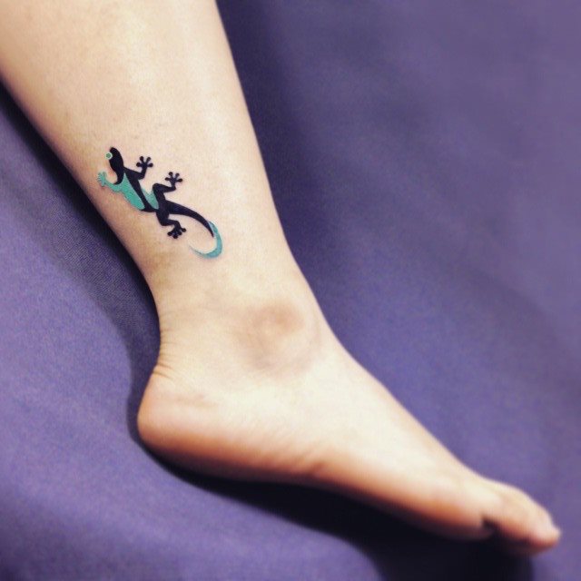 tatouage femme jambe 43