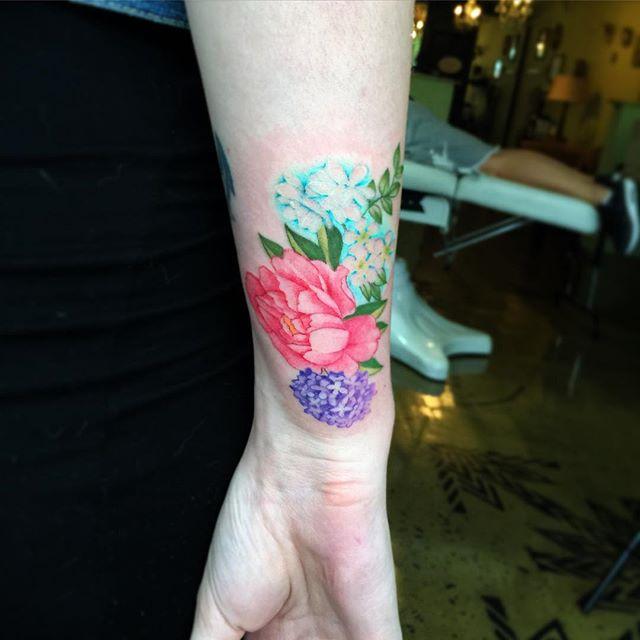 tatouage fleur 105