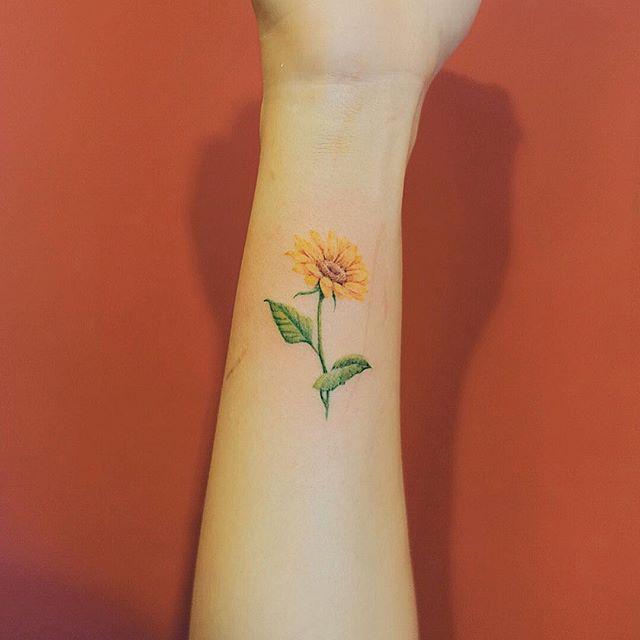 tatouage fleur 107